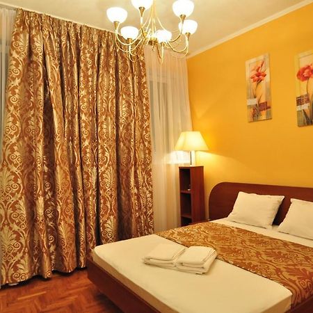 Status Guesthouse Kiev Bagian luar foto