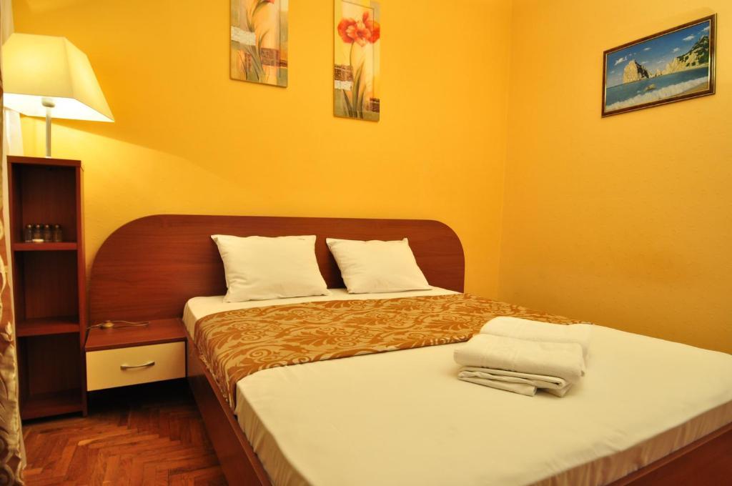 Status Guesthouse Kiev Bagian luar foto