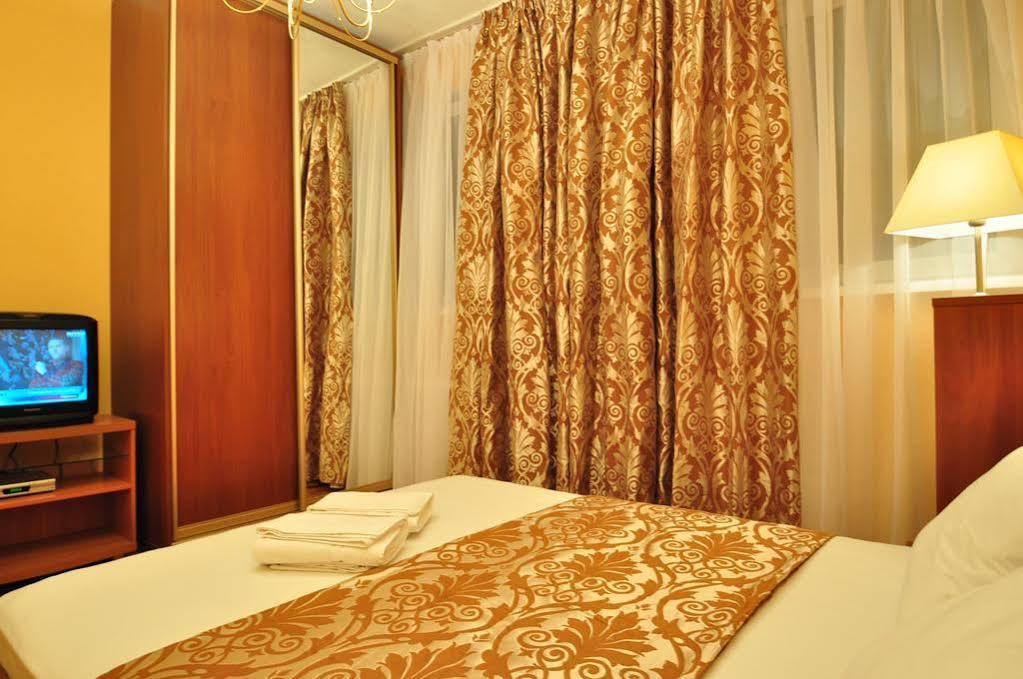 Status Guesthouse Kiev Bagian luar foto